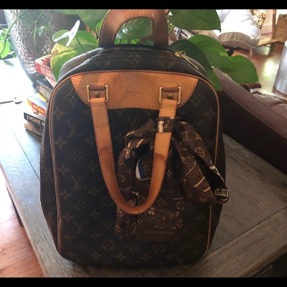 Authentic Louis Vuitton Excursion - image 8